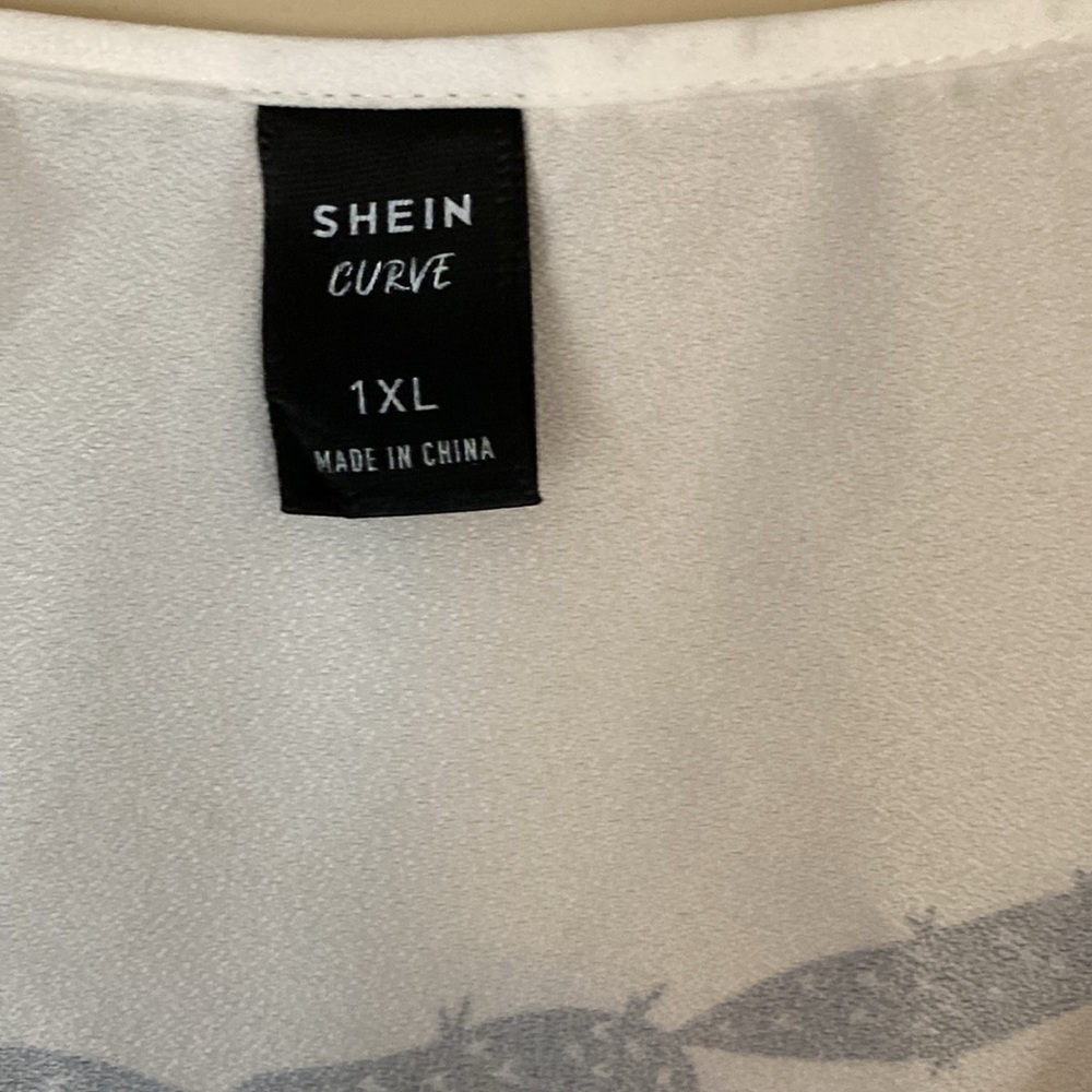 SHEIN curve, 1XL, cactus top with flutter sleeves - Picture 3 of 5